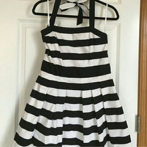 **final markdown**Black & white stripe dress
