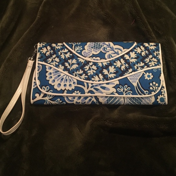 Brand New Vera Bradley Clutch Wallet