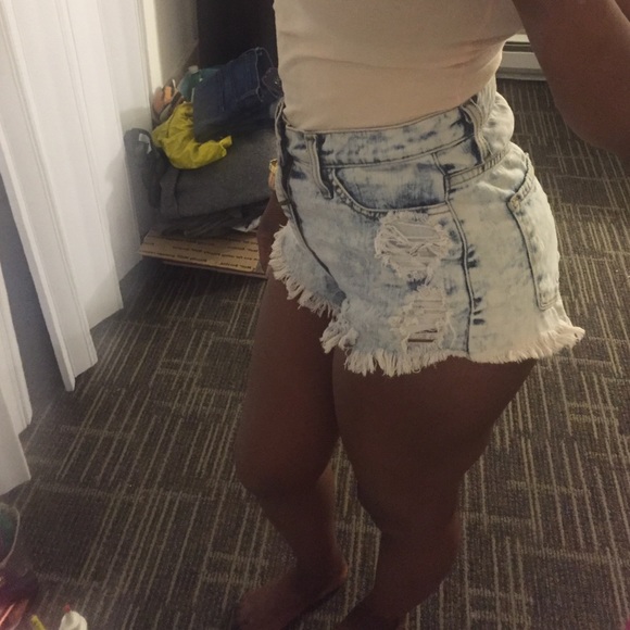 High waist acid wash shorts - Picture 3 of 4