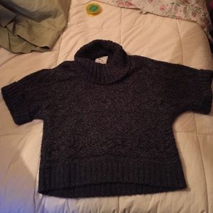 Short sleeve sweater