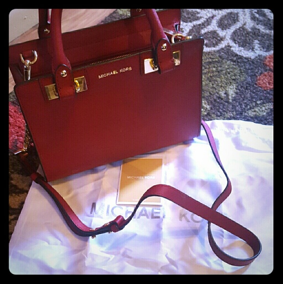 Michael Kors Handbags - Authentic Michael Kors Small Quinn