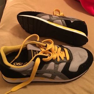 Men's Asics size8.5.new been sitting in my closet