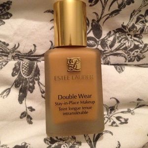 Estēe Lauder double wear foundation