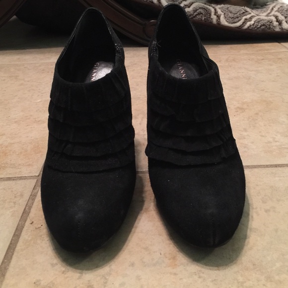 Gianni Bini healed ankle boots