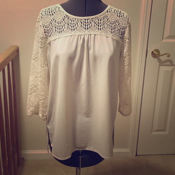 Off white Lace sleeve/shoulder blouse