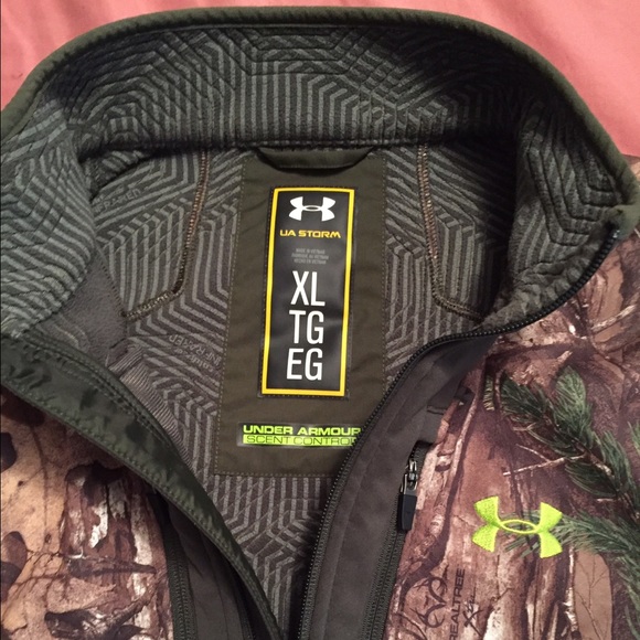 Under Armour Jacket - Picture 2 of 4