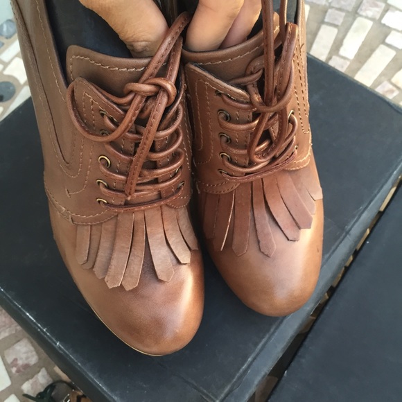 House of Harlow brown lace bootie pumps Sz 8.5 new - Picture 2 of 4