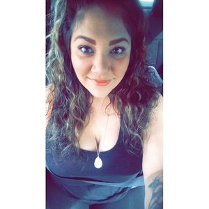 Meet your Posher, Claudia