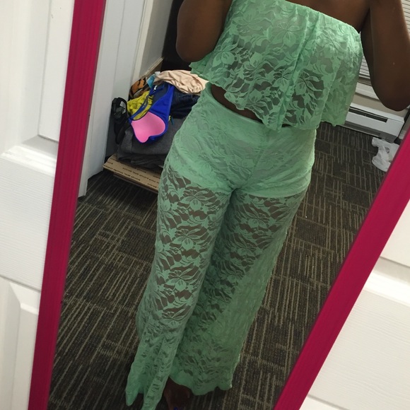 Two piece lace beautiful summer outfit - Picture 2 of 3