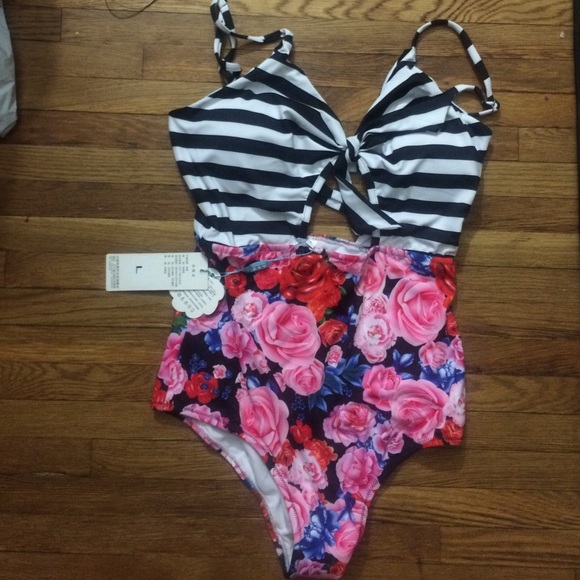 Other - 🌺Floral and Stripe Retro Swimsuit🌺
