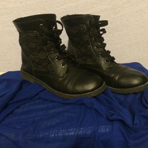 Short black boots