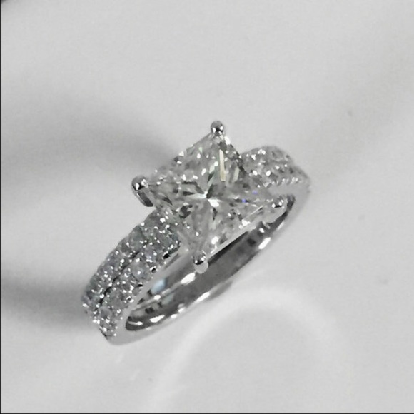 Princess cut diamond engagement ring white gold - Picture 3 of 4