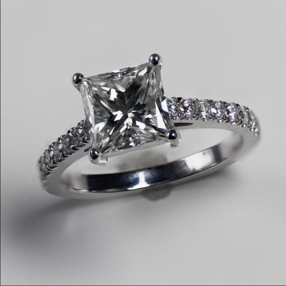 Princess cut diamond engagement ring white gold - Picture 2 of 4