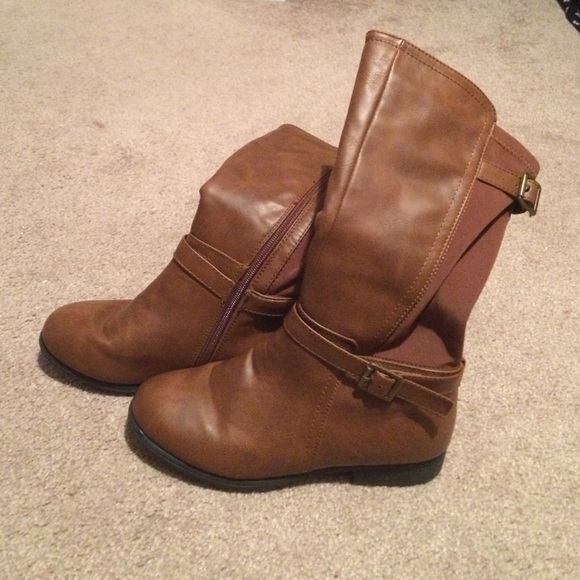 Tan/brown leather boots