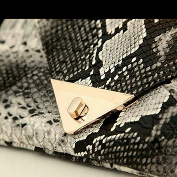 Clutch - Picture 2 of 4