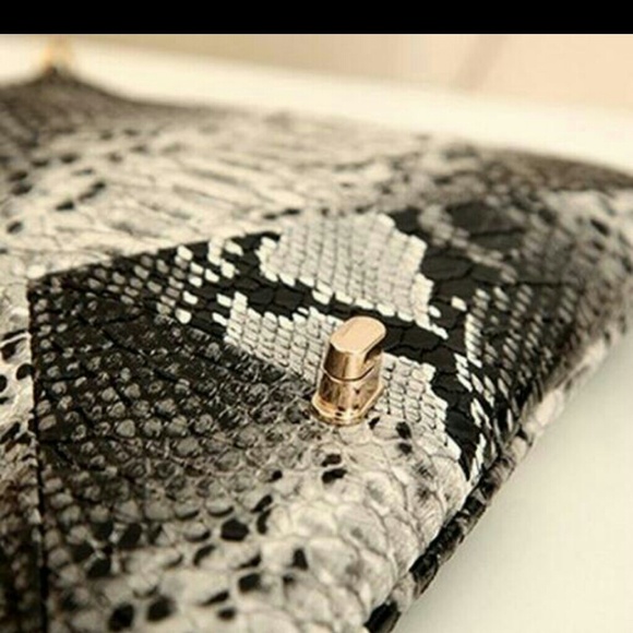 Clutch - Picture 4 of 4