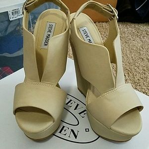 Steve Madden Wedge shoes size 6