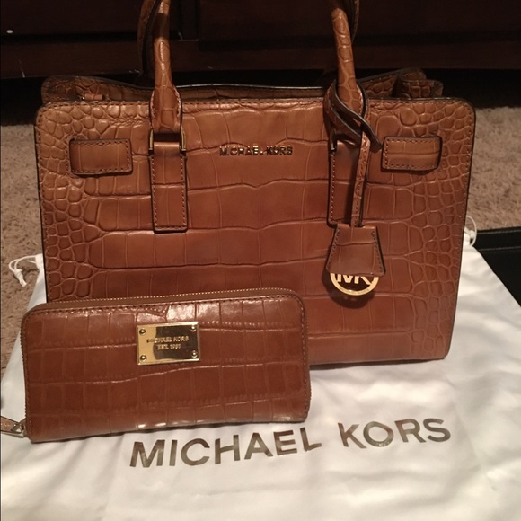 Tan croc Michael Kors purse & wallet