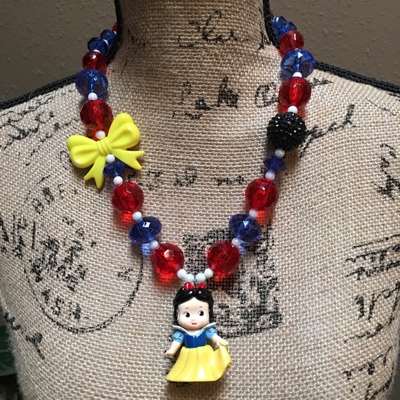✨HP✨ - Baby Snow White Lil' Girl Dreams Necklace