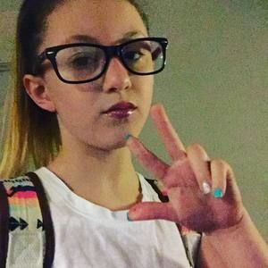 Meet your Posher, Chloe