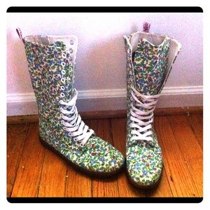 NEW! 🌸 Dr. martens Airwair floral boots