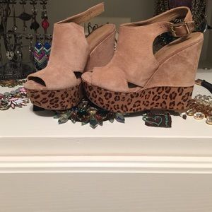 Jessica Simpson wedges size 5 1/2