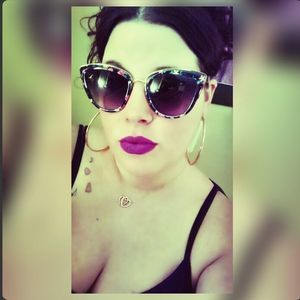 Meet your Posher, Vanessa