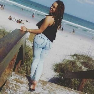 Meet your Posher, Kayla