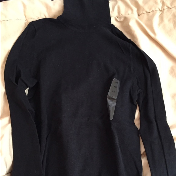 Gap navy turtleneck sweater