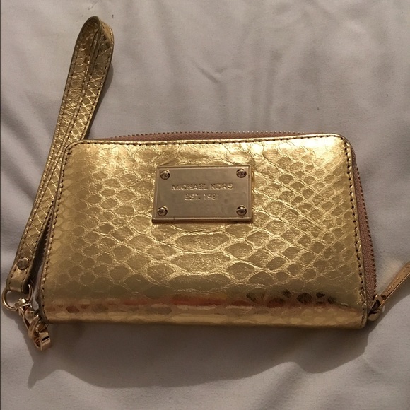 Michael Kors Accessories - Michael Kors wristlet wallet