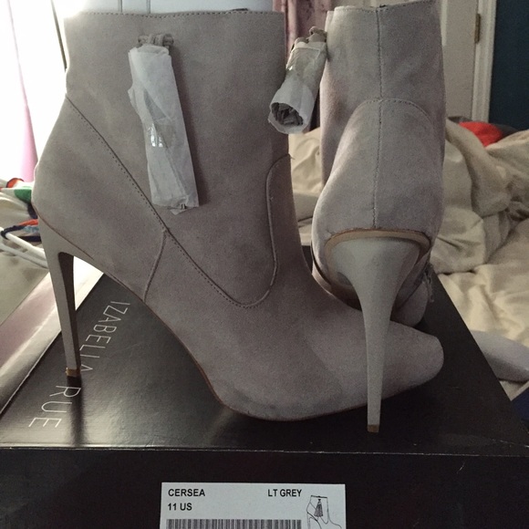Never  worn size 11 grey boots with box - Picture 2 of 2