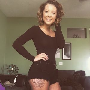 Meet your Posher, Larissa