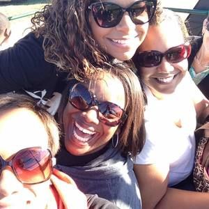 Meet your Posher, Tee