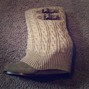 Steve Madden Aspire Taupe boots! Brand new in box!