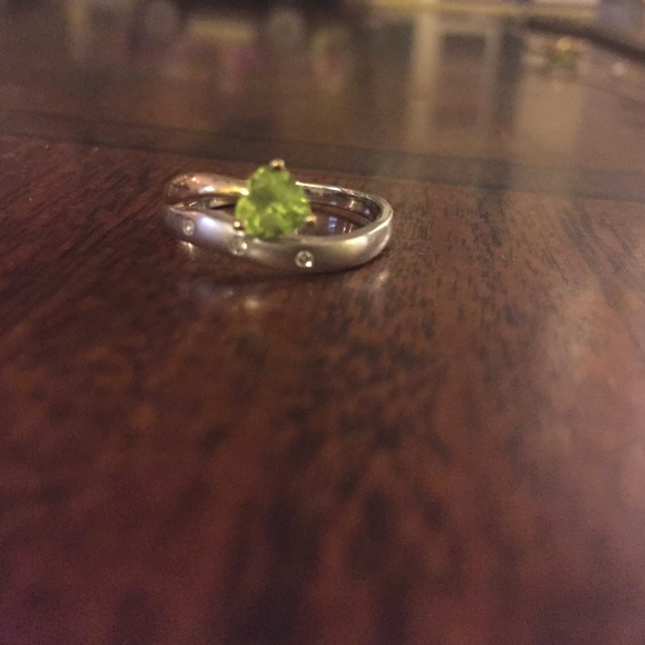 ⚡️Sale⚡️Peridot Ring in two-tone gold w/diamonds