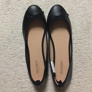 Black ballerina flats
