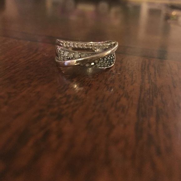White Gold & Aquamarine ring w/ diamonds