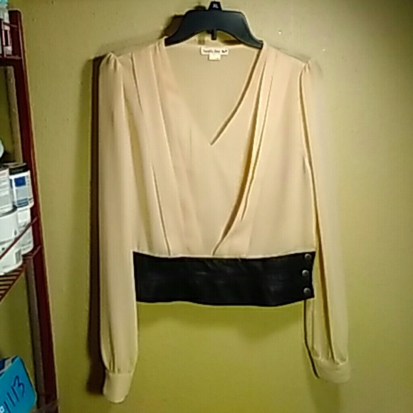 Mid drift long sleeve blouse
