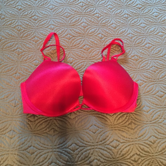 On HOLD! Victoria's Secret Bombshell Push-Up Bra