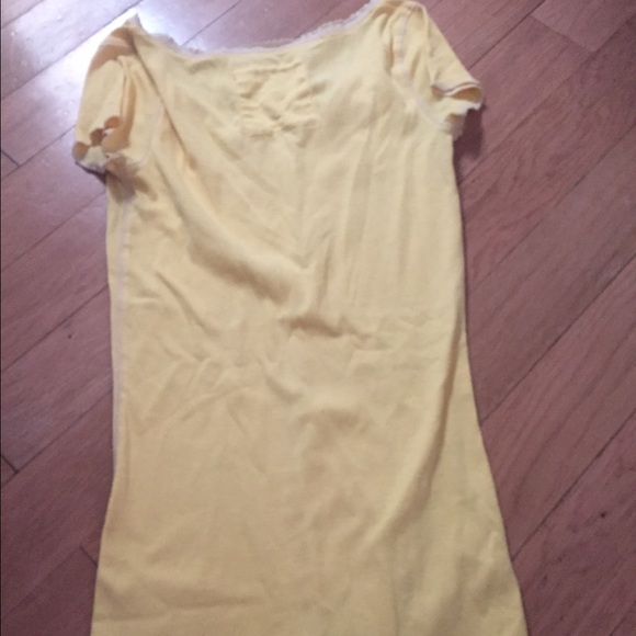 BOGO Juniors Hollister yellow top ❤️ - Picture 3 of 3