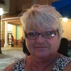 Meet your Posher, Dee