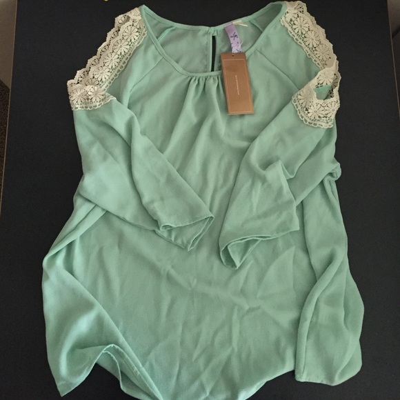 Francesca's Mint Blouse