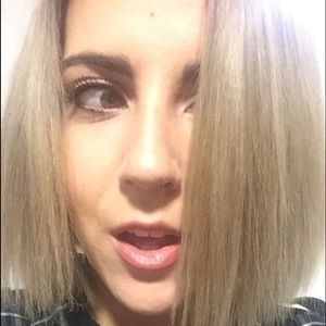 Meet your Posher, Layal