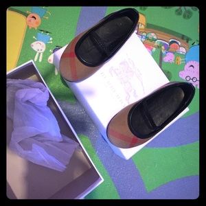 Burberry kids size 23(6.5)