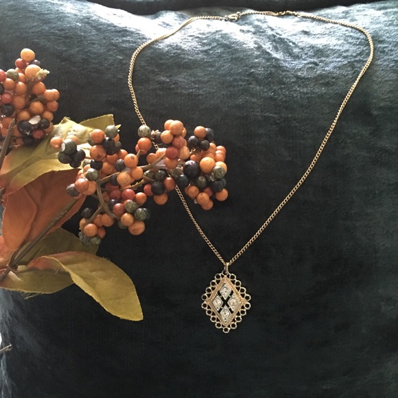 Pretty Vintage Style Filagree Necklace - Picture 2 of 3