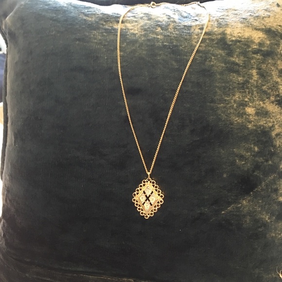 Pretty Vintage Style Filagree Necklace - Picture 3 of 3