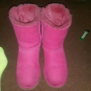 100 % authentic BAILEY BUTTON UGGS preLOVED