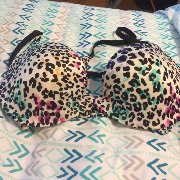 🎉FREE with purchase of Red VS bra! 🎉