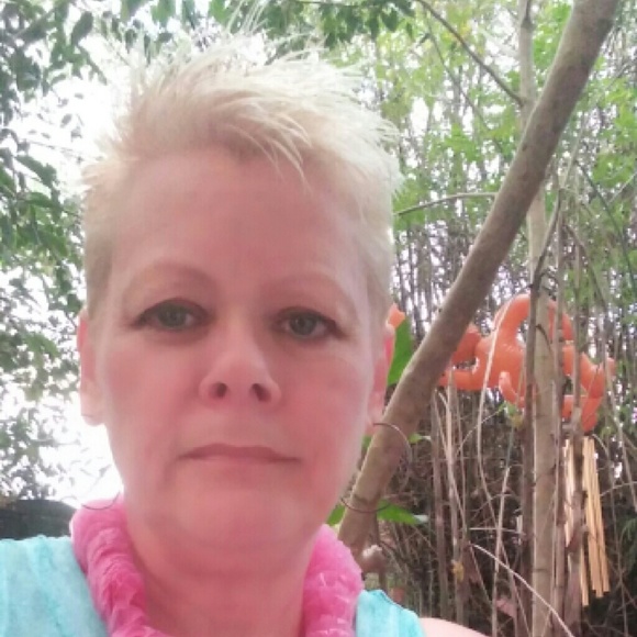 Meet your Posher, Pam - Picture 1 of 1