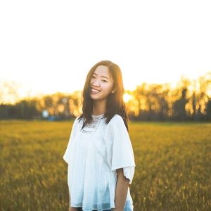 Meet your Posher, Caitlin